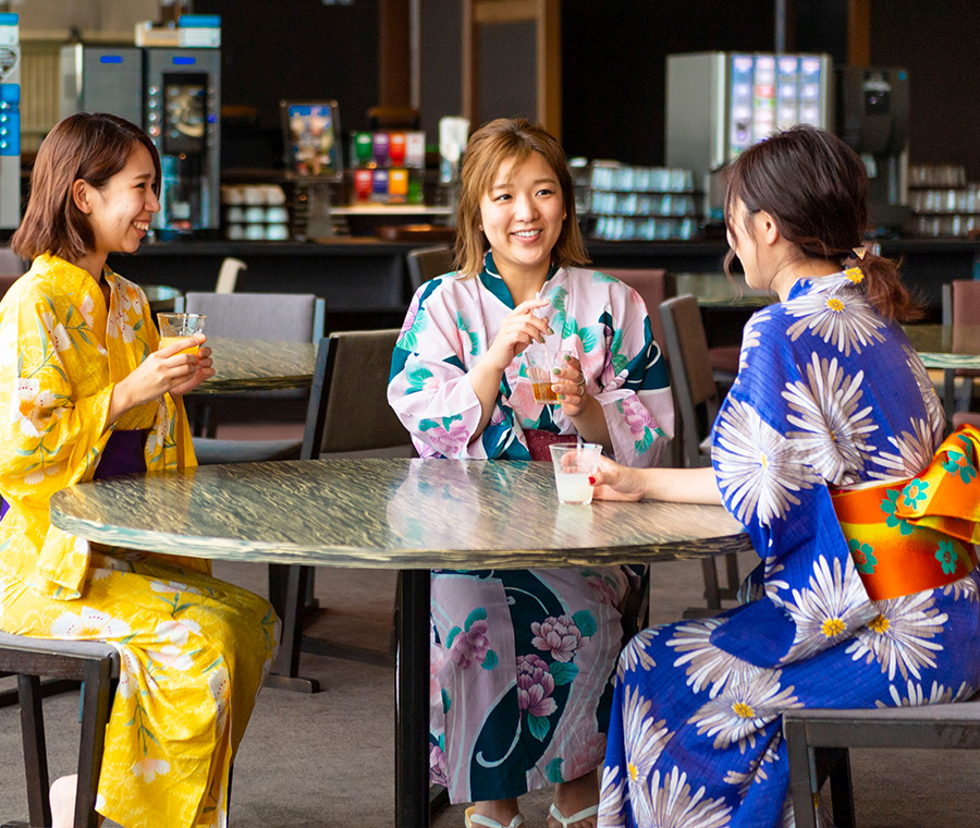 フリードリンク＆バーでおとな女子会